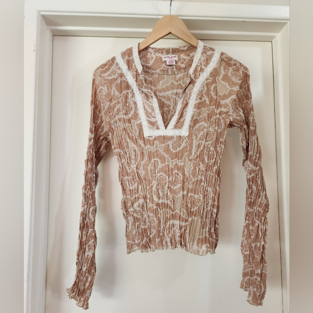 Guess Women's Paisley 70s‎ Print Crinkle Pleat Blouse Long Sleeve Tan Size Small